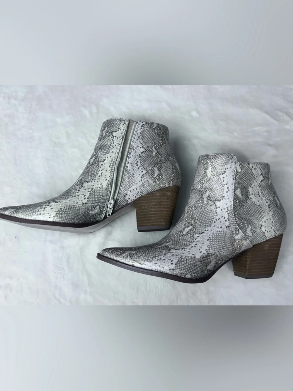 Coconuts by Matisse Astoria Snake-Print Pointed Cream Gold Ankle Booties Size 10
